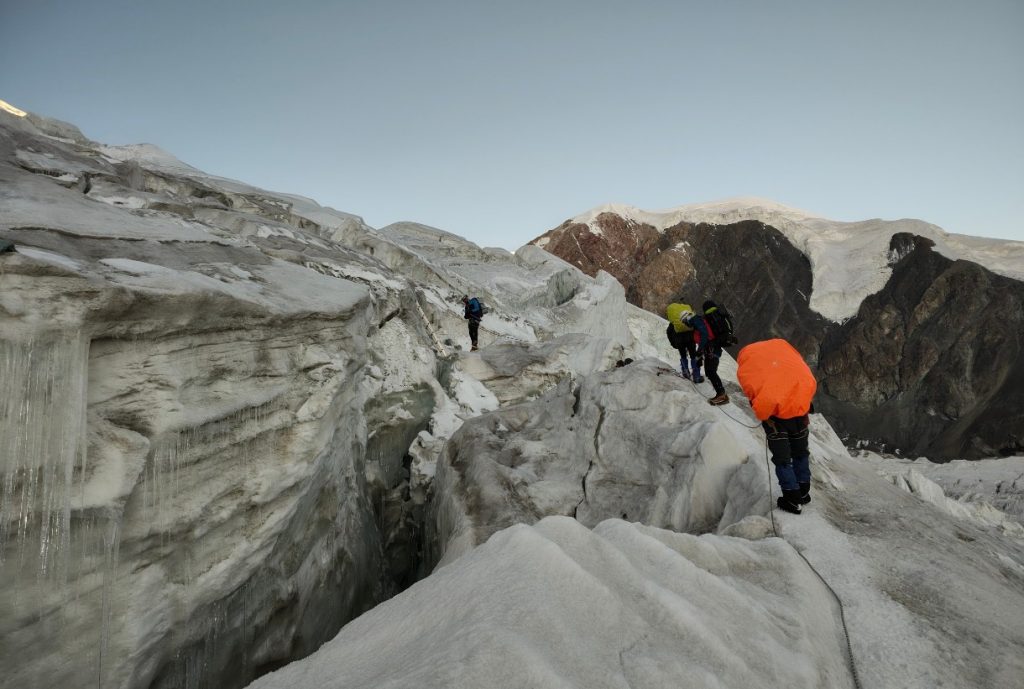 Grietas en la subida de C1 a C2 en el Pico Lenin