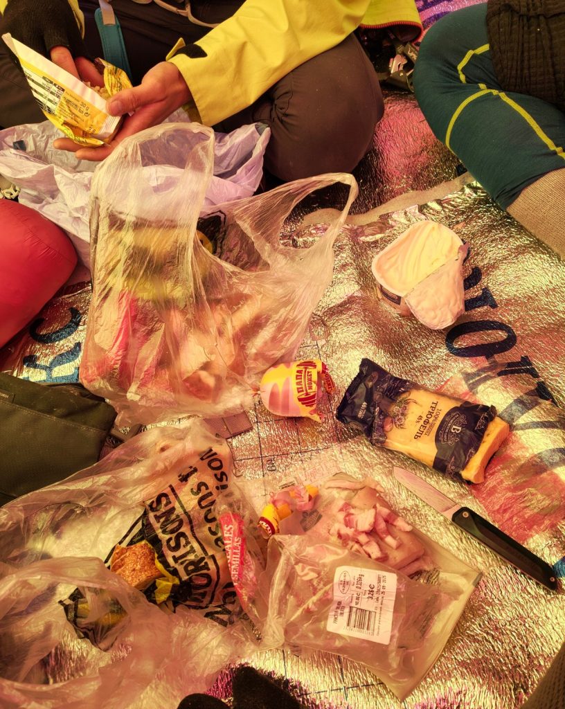 Cena en el Campo 2 del Pico Lenin