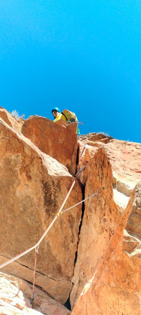 Bloque del tercer largo. Pilier central rincon de bonanza.