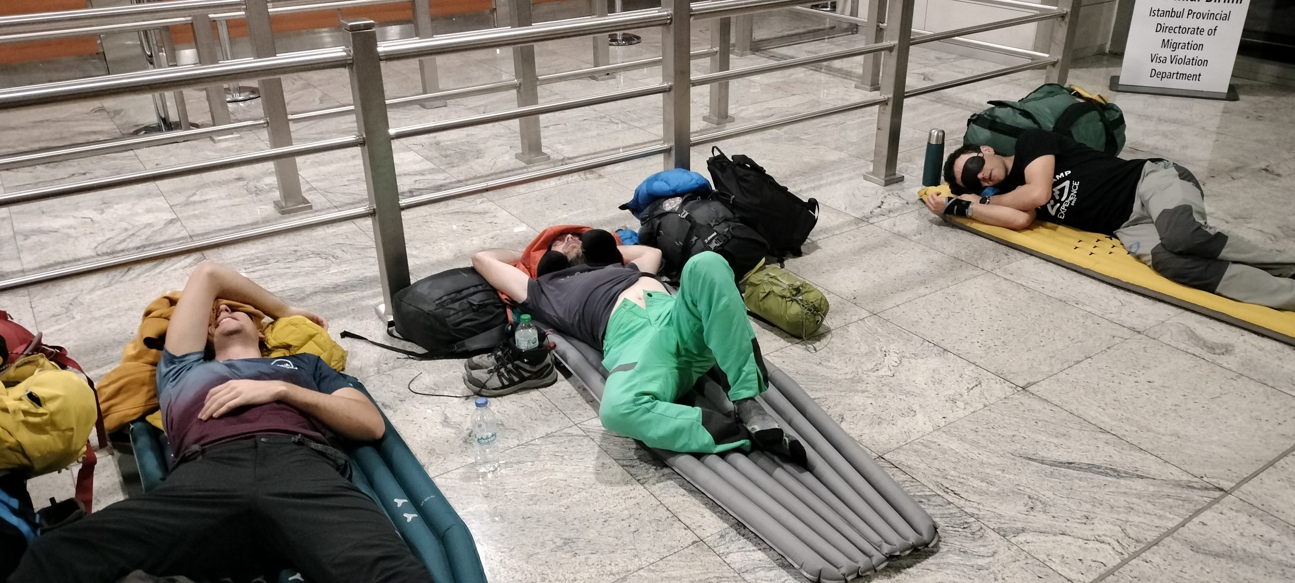 Noche en el aeropuerto de Estambul